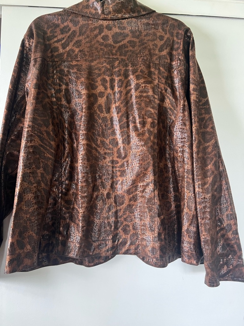 erin london animal print jacket with a textured, snakeskin-like embossed finish - Picture 2 of 12